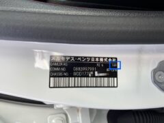 ベンツのカラーコード記載ステッカー