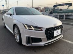アウディTTクーペ白