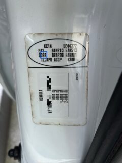 ルノーカラーコード記載のステッカー②