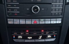 E400カブリオレ ヒーターやクーラー、エアスカーフのスイッチ写真