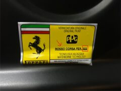 フェラーリのカラー名とカラーコードのあるステッカー画像