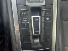 センターコンソールに配置されたスポーツプラススイッチ