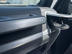 Gマヌファクトゥーアのロゴ入りグラブハンドル