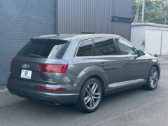 アウディQ7