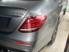セレナイトグレーマグノのAMG E63S