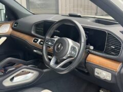 GLE450ならではのブラウンのウッドトリム
