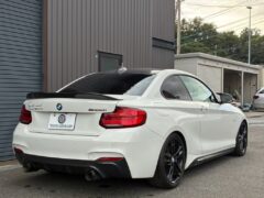 カスタムされたM240iリアビュー