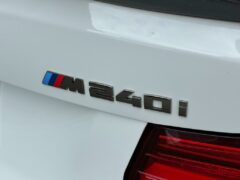 M240iエンブレム