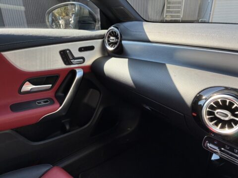CLA200dシューティングブレークのAMGレザーエクスクルーシブPKGのアルミニウムインテリアトリム