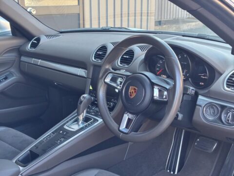 718ケイマンのインテリア